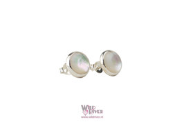 Oorstekers met parelmoerschelp