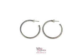 Oorringen van bewerkt zilver